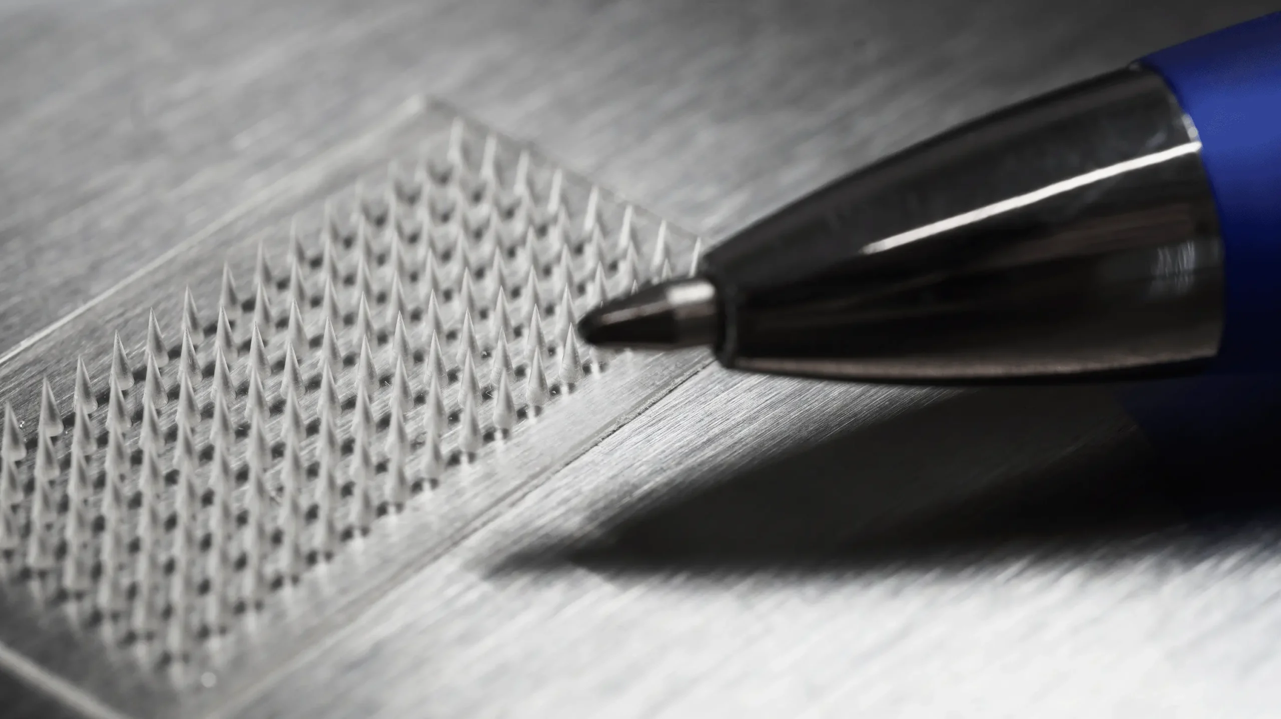 High-resolution 3D-printed microneedle for microfluidics 02